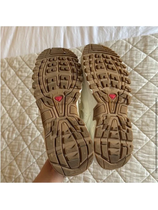 Women’s Solomon White & Tan Sneakers Size 6.5 - Picture 3 of 4